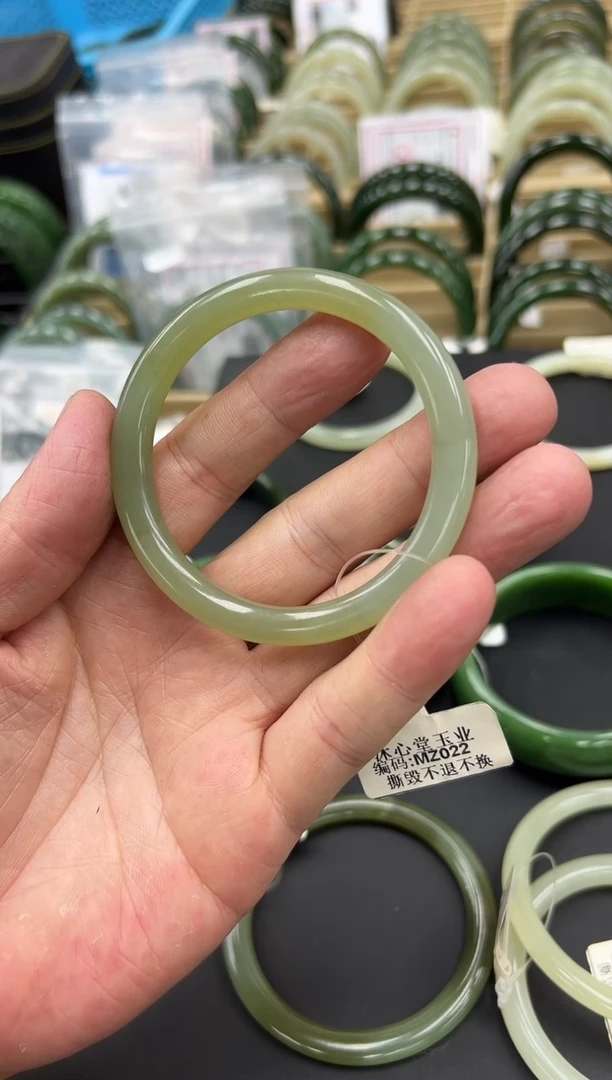 颈饰未镶嵌和田玉手镯54-55