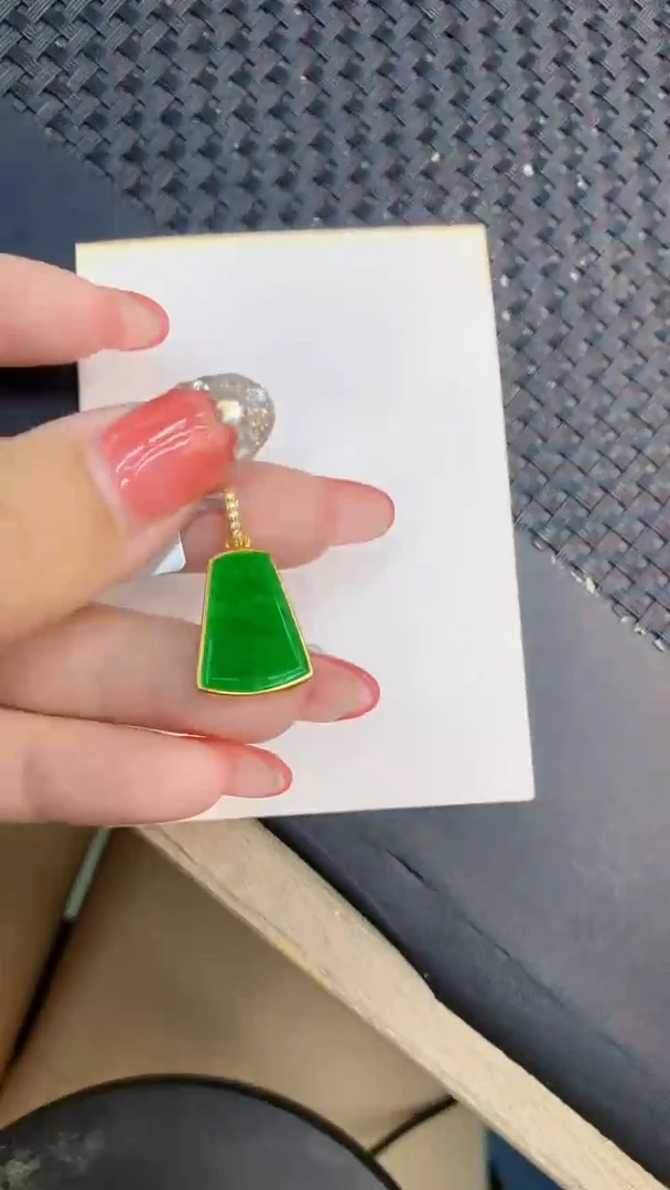 颈饰未镶嵌翡翠1
