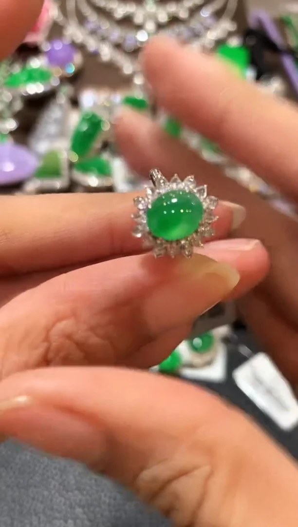 18K金镶嵌戒指翡翠a159