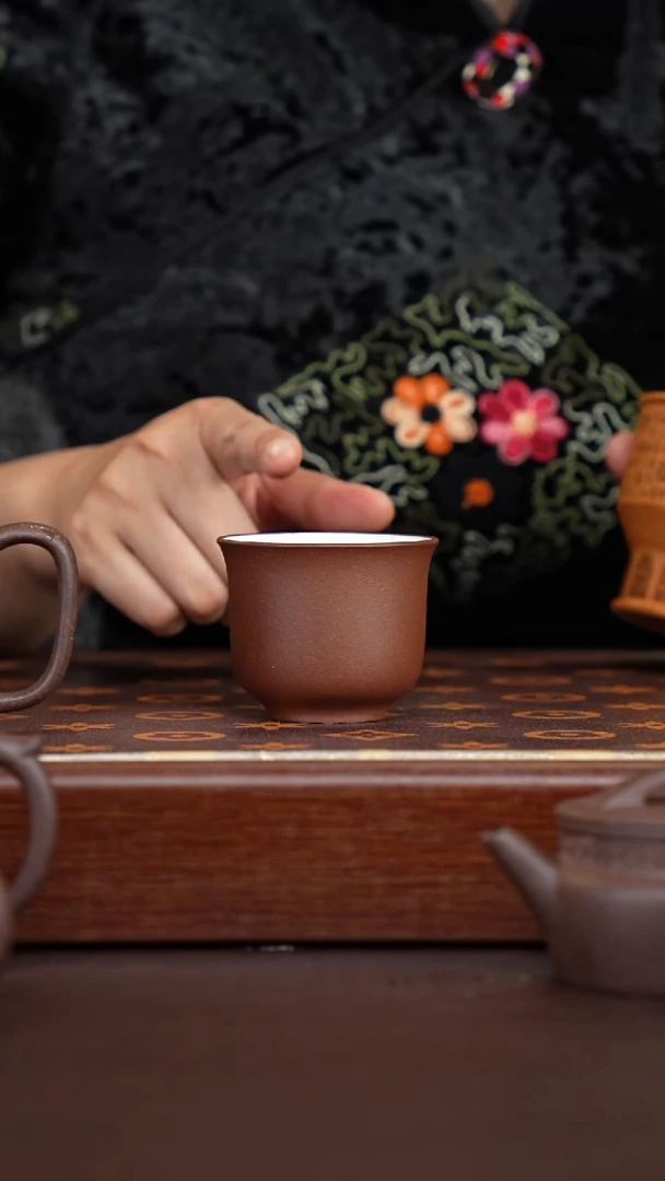 茶壶紫砂子**斋深井紫泥铃铛杯-白釉