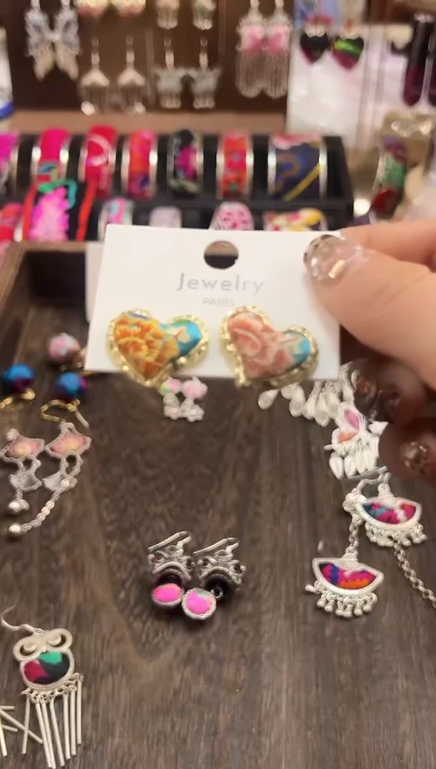 【闪购商品】织绣民族风老绣饰品006