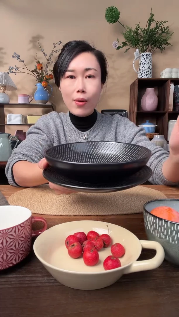 8英寸黑浮雕碗盘二件套微瑕