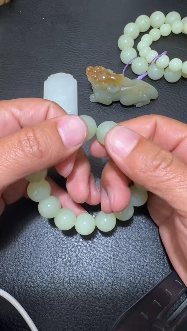 未镶嵌和田玉（糖玉）挂件和田玉