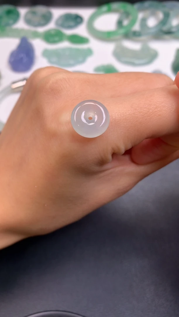 颈饰未镶嵌翡翠无鉴赏期无证书（12.8*3.7）