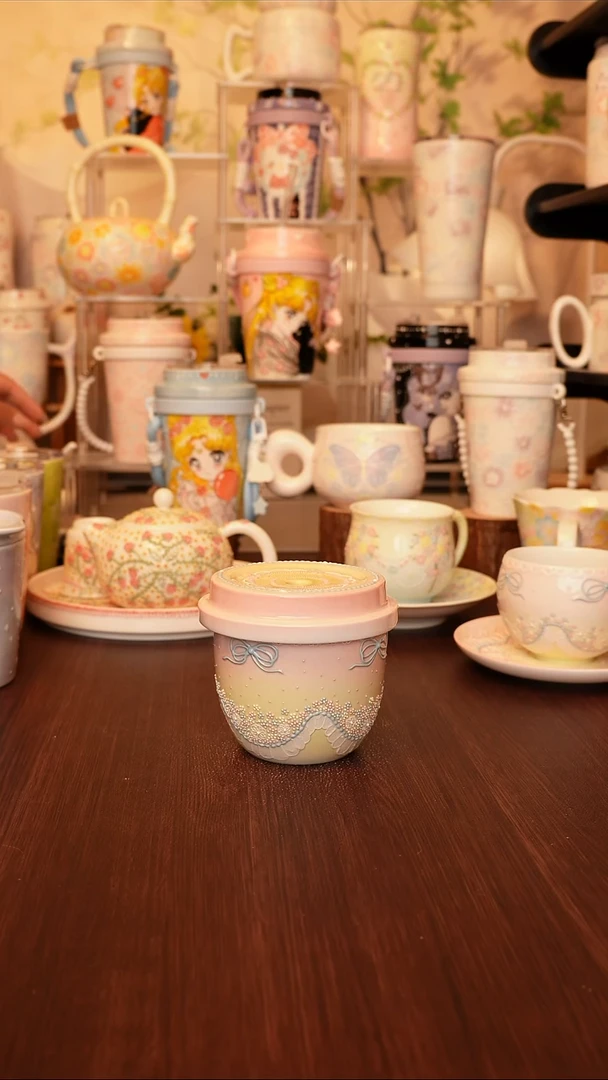 陶景德镇手绘的杯子