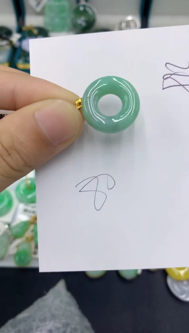 翡翠18K金镶嵌颈饰翡翠