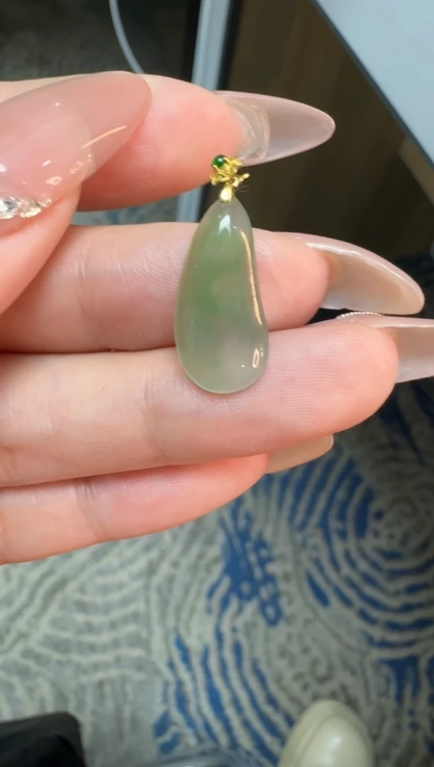 【闪购商品】翡翠颈饰18K金镶嵌缅甸翡翠A货吊坠