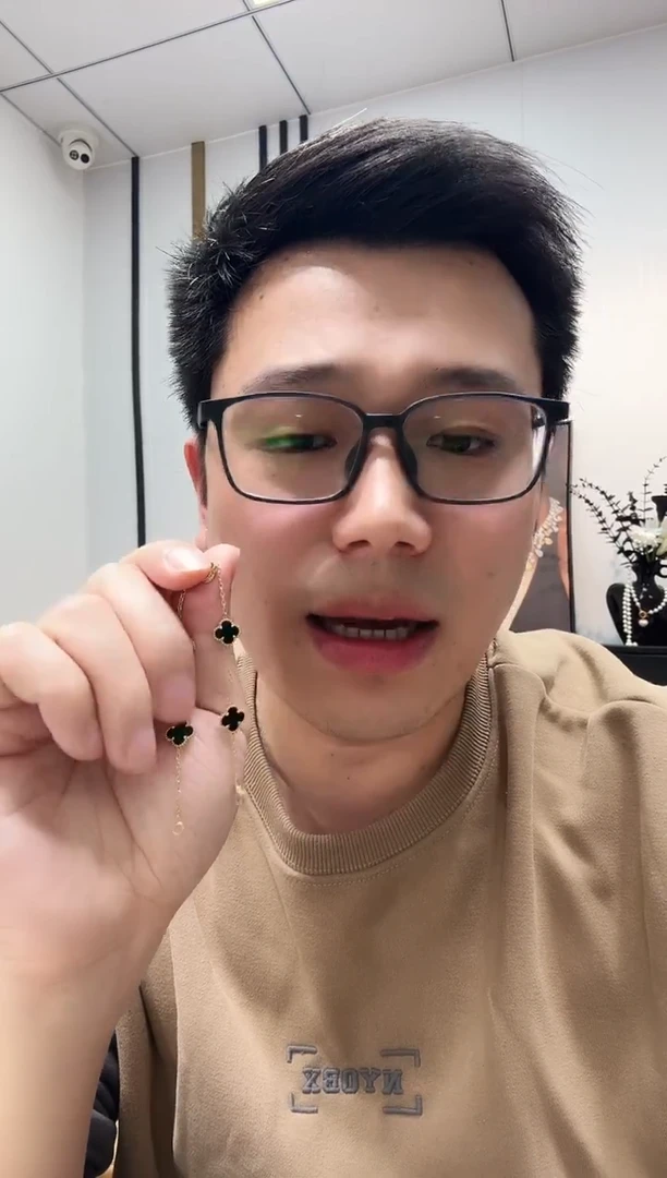 18K金镶嵌手链玛瑙/玉髓马****鹅黑色k黄，小号五花手链