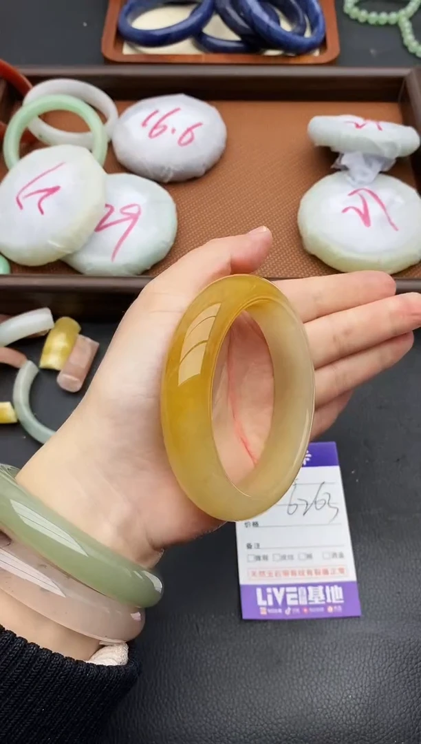 未镶嵌手镯石英质玉245+62/63