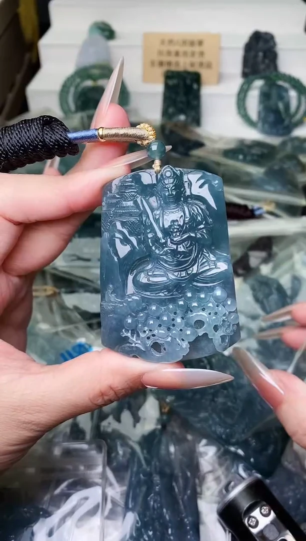 颈饰未镶嵌翡翠  1