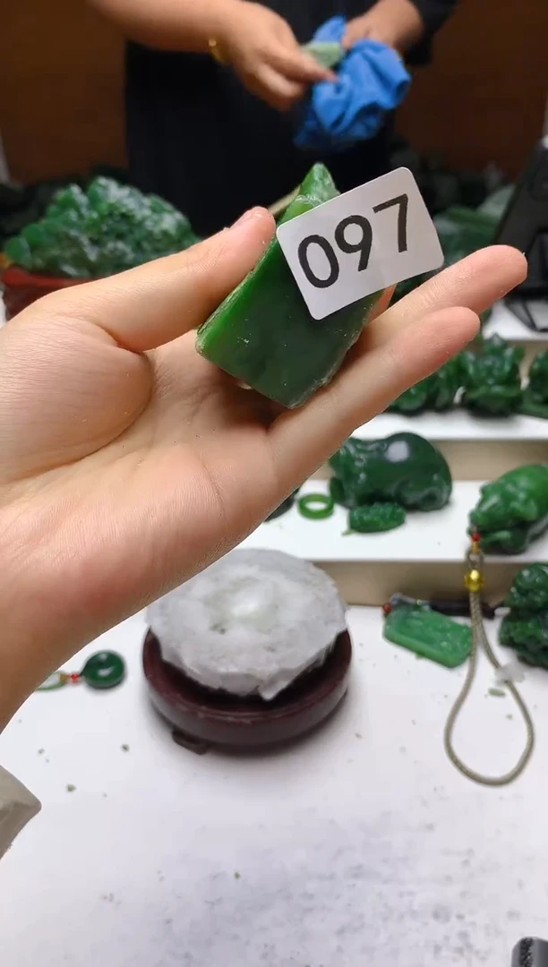 未镶嵌和田玉（碧玉）珠宝半成品1