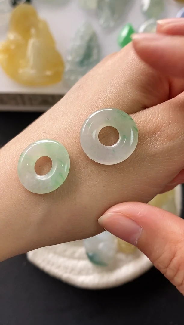 颈饰未镶嵌翡翠甜甜圈~