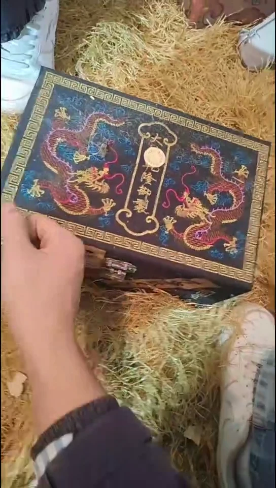 香榧木（1个闷包蓝色盘龙大盒子）