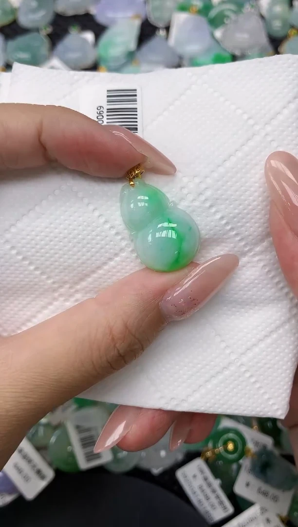 颈饰18K金镶嵌翡翠1111111111