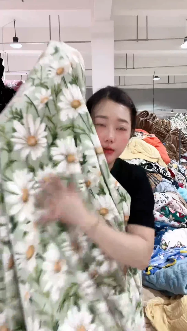 牛奶绒主播手上产品