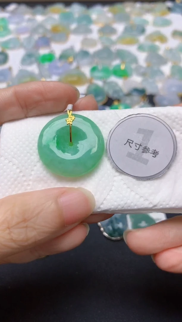 翡翠18K金镶嵌颈饰天然缅甸A货翡翠