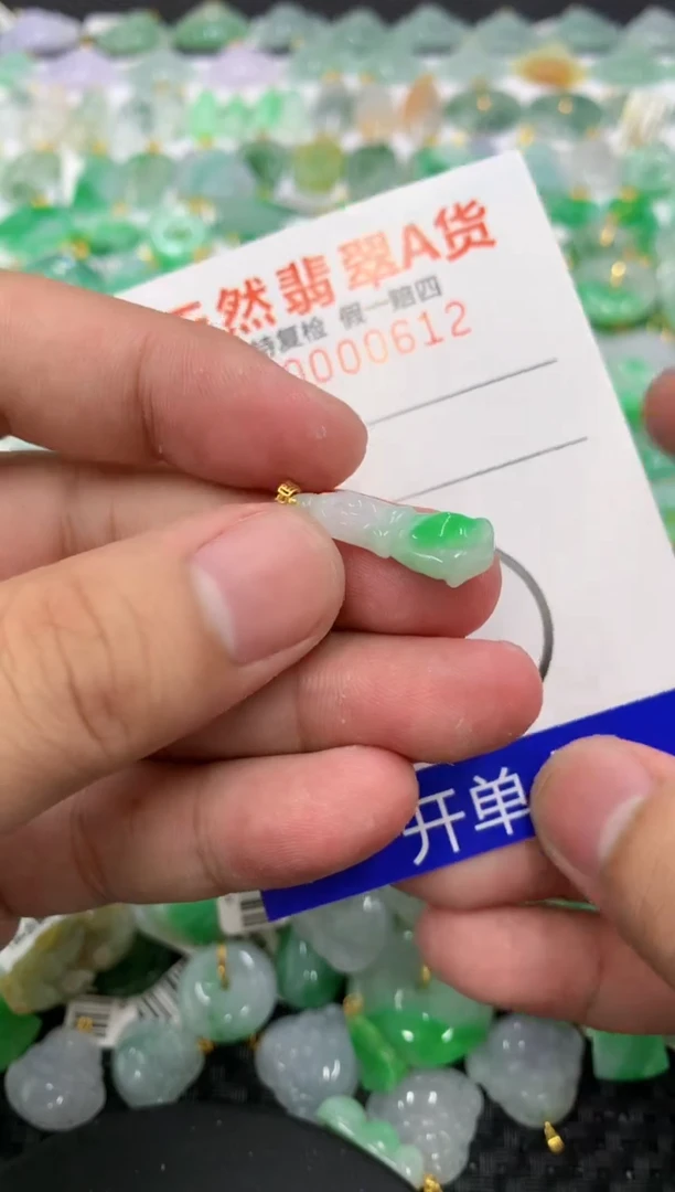 翡翠18K金镶嵌颈饰11111111111