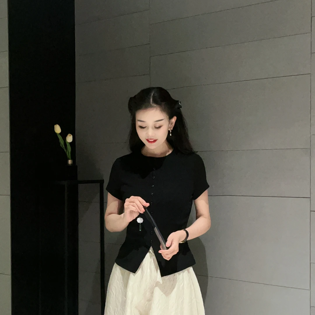 GIRDEAR/哥弟25春夏气质圆领显瘦百搭修身开叉设计感短袖130031