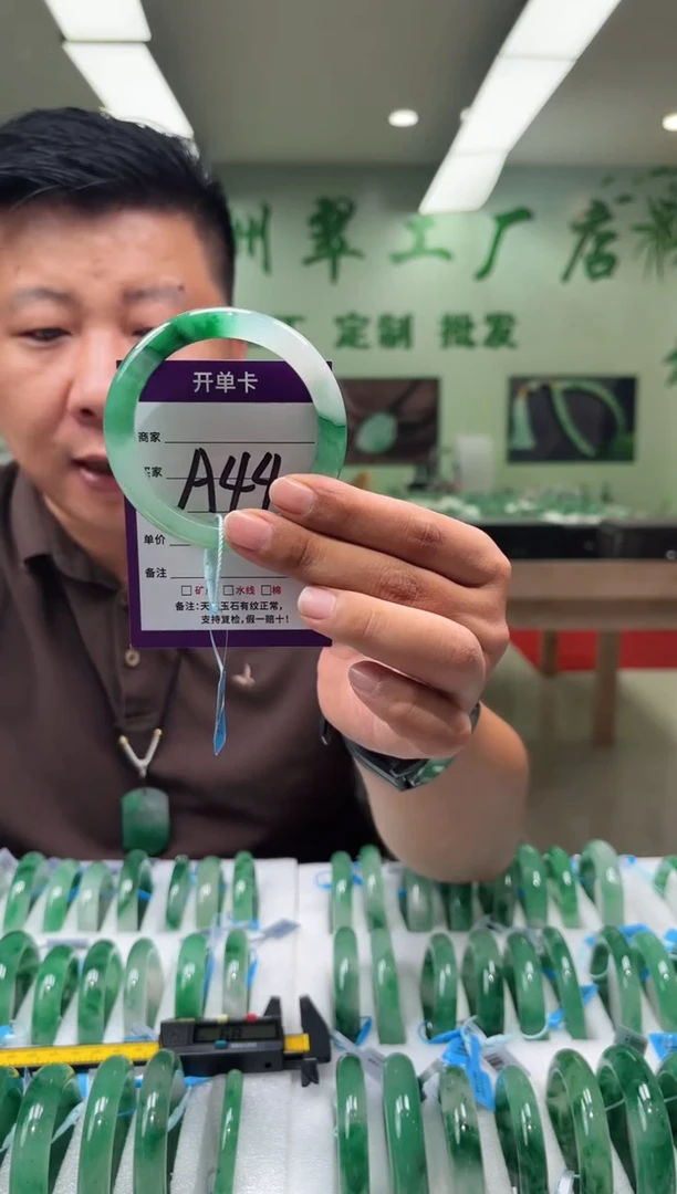 未镶嵌手镯石英质玉58