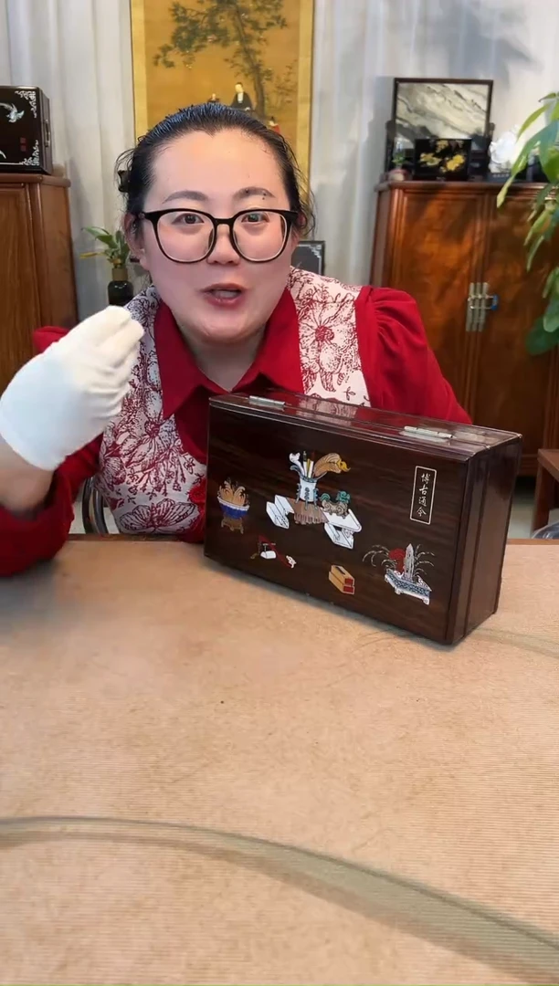 红酸枝木类成套家具大红酸枝 嵌螺钿博古通今线条盒 30*18*11