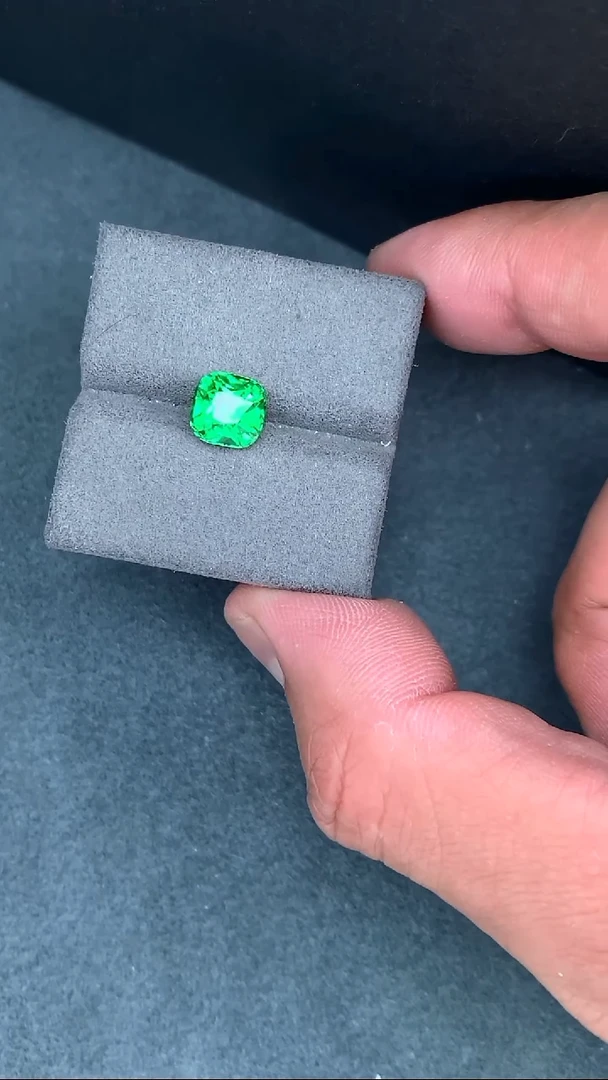 未镶嵌裸石石榴石3.09克拉