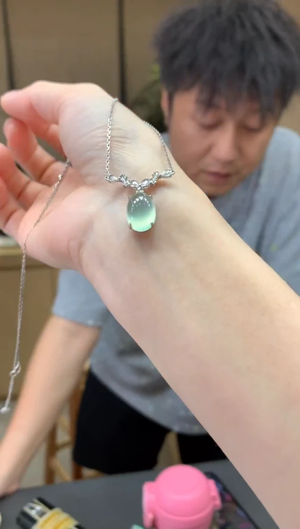 翡翠18K金镶嵌颈饰|不退不换