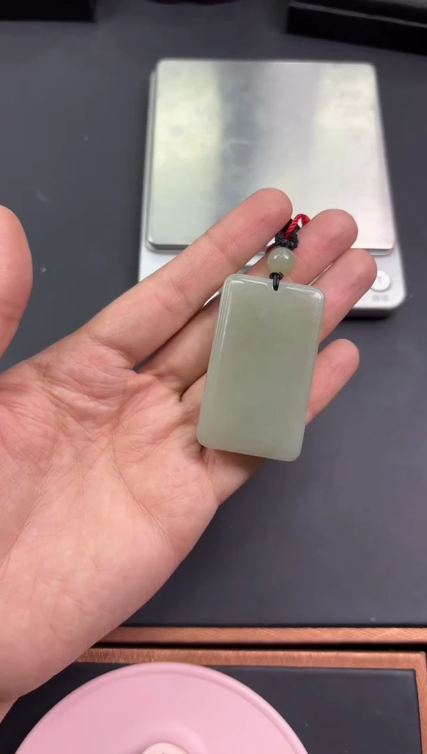 【闪购商品】和田玉吊坠(赠链)未镶嵌且末微色差近矿吊坠M