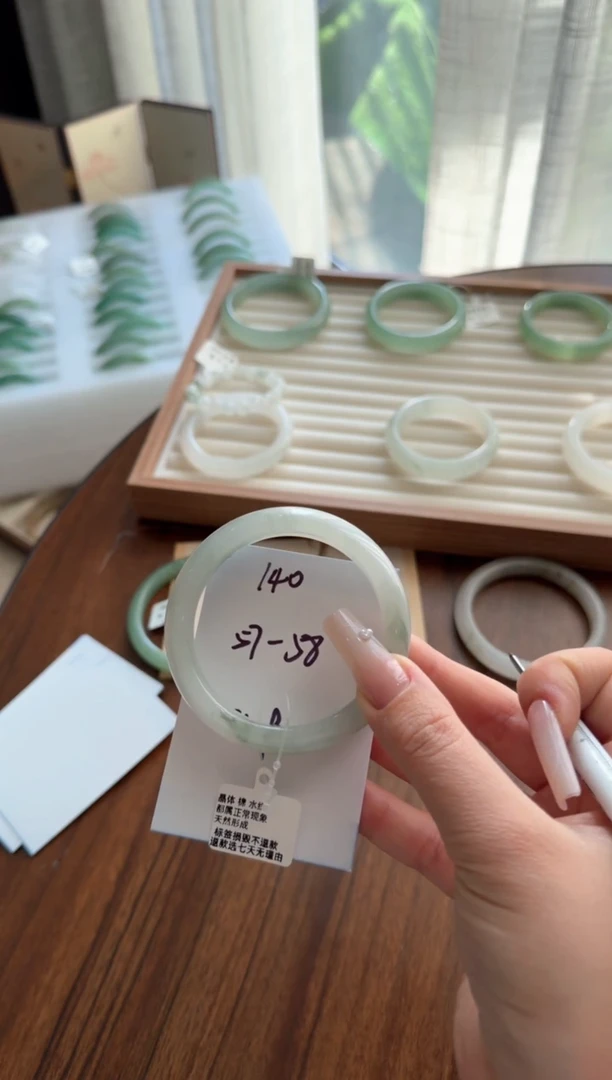 未镶嵌手镯石英质玉140