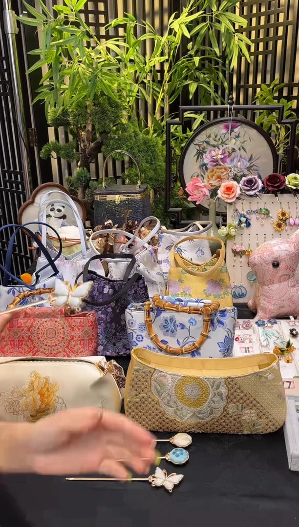 织绣非遗绒花手工饰品