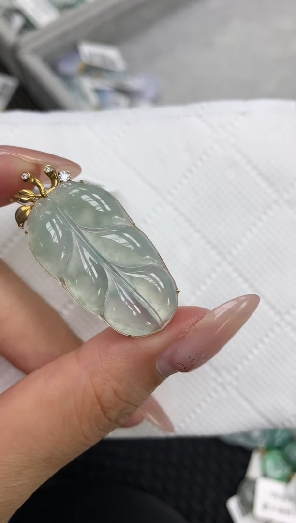 颈饰18K金镶嵌翡翠1111111111