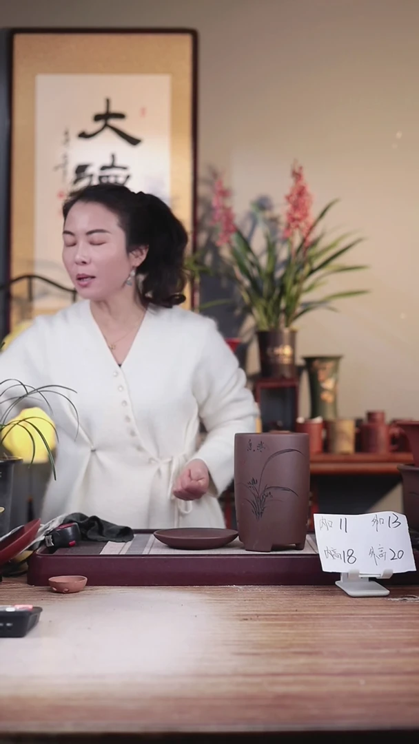 【闪购商品】紫砂花盆紫泥小笔筒一只带托