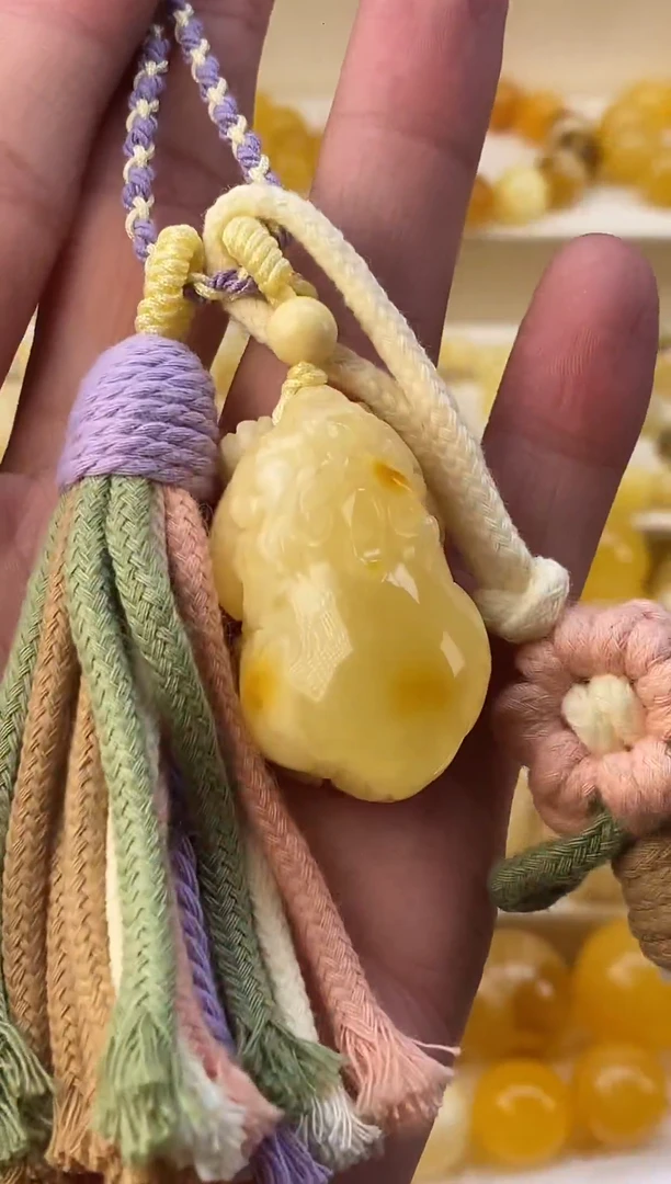 未镶嵌琥珀裸石貔貅挂件