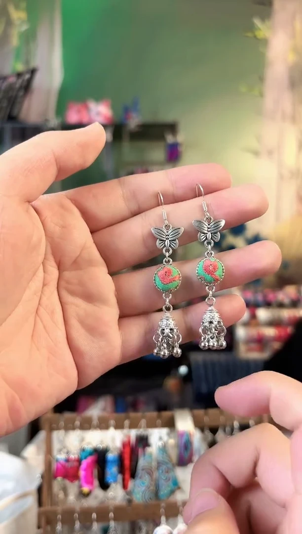 彩云南阁非遗老绣饰品584*