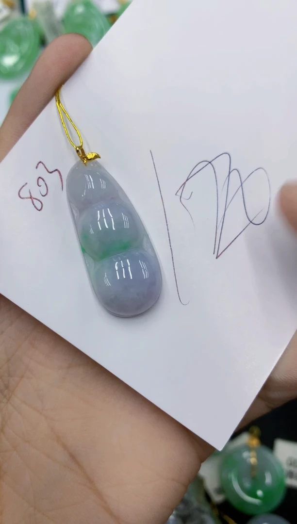 颈饰18K金镶嵌翡翠1111111111111