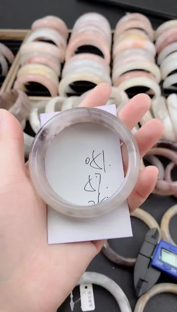 未镶嵌手镯石英质玉051