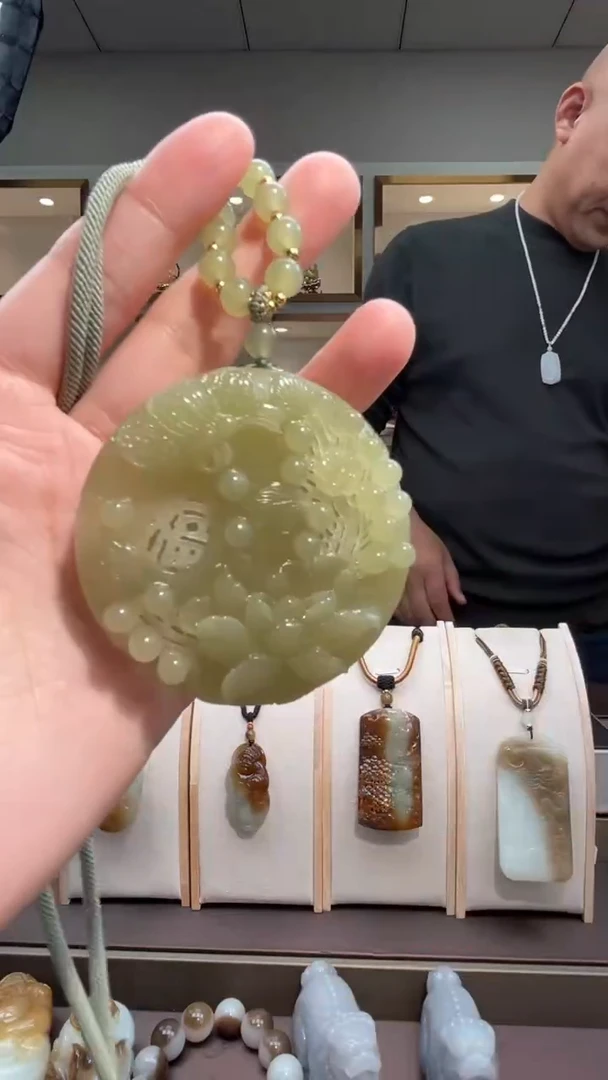 颈饰未镶嵌和田玉苏