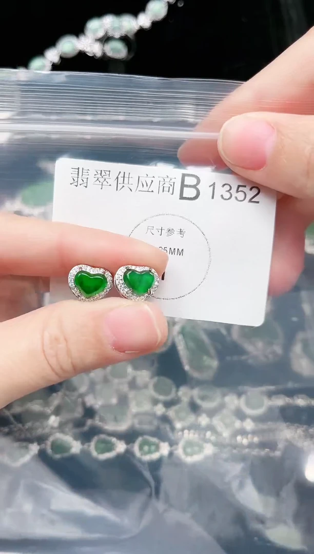 【闪购商品】翡翠颈饰未镶嵌1352赠皮绳