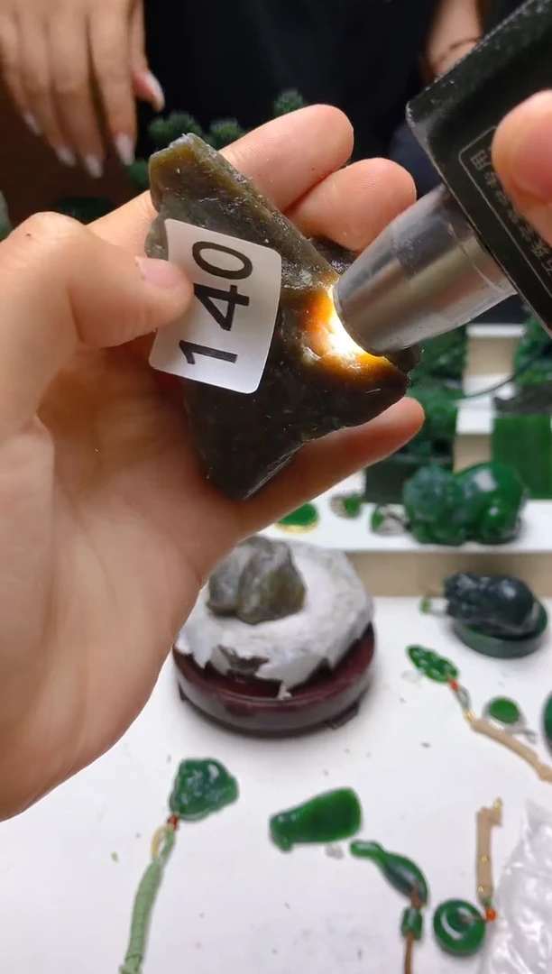 未镶嵌和田玉（糖玉）珠宝半成品0