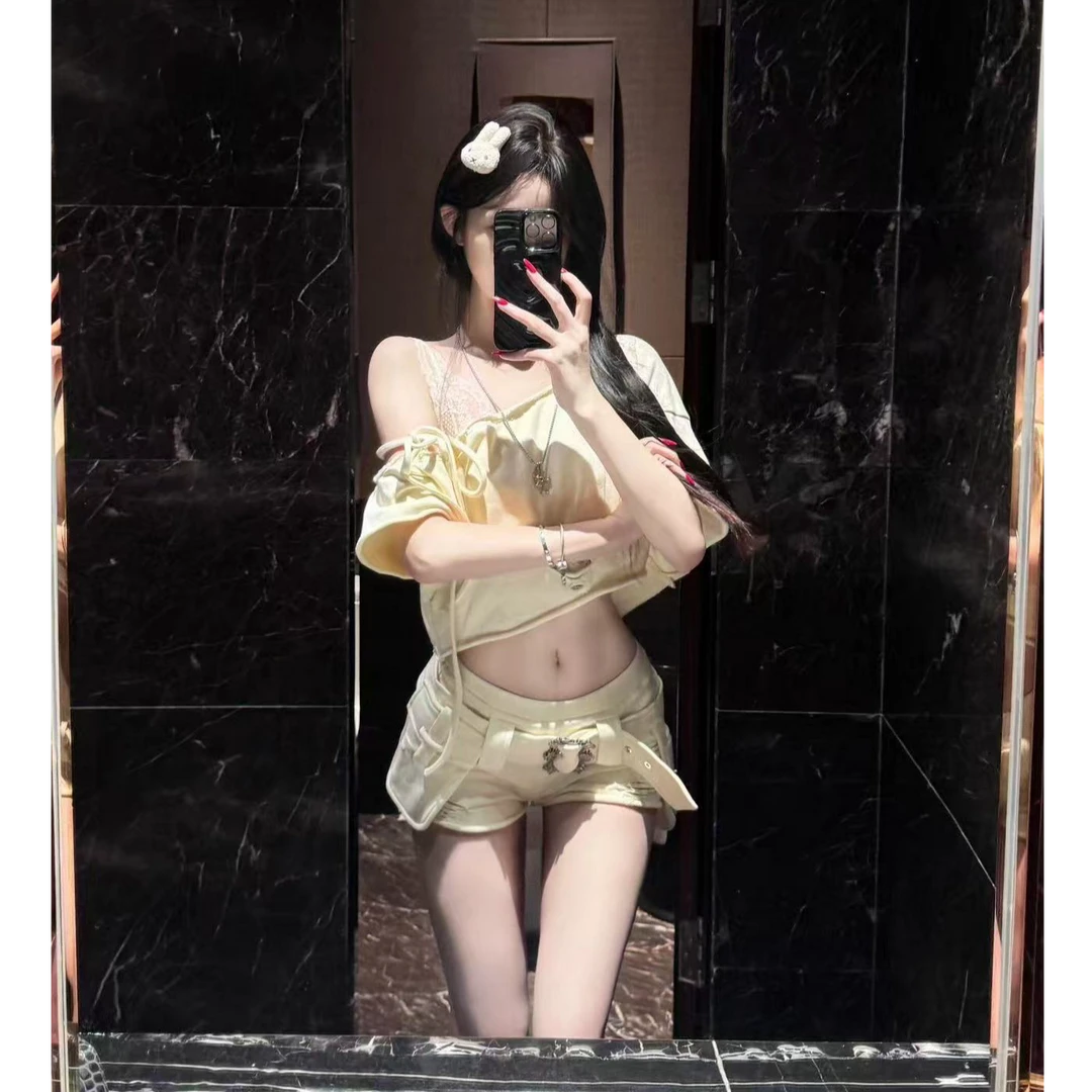 【艾斯顿日志】2025夏季复古破洞设计斜肩T恤上衣配工装短裤套装女