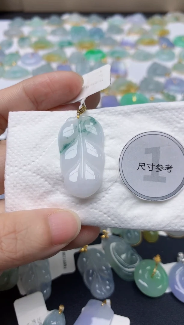 翡翠18K金镶嵌颈饰天然缅甸A货翡翠