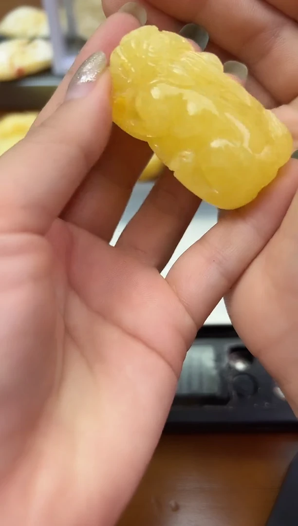 未镶嵌蜜蜡裸石蜜蜡吊坠