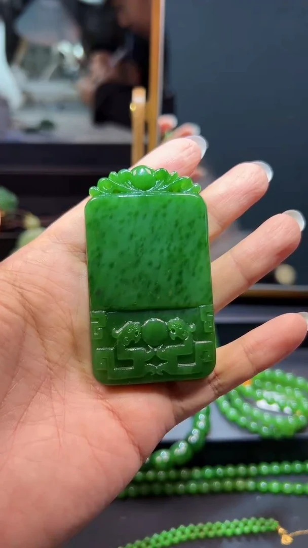 和田玉（碧玉）未镶嵌颈饰1