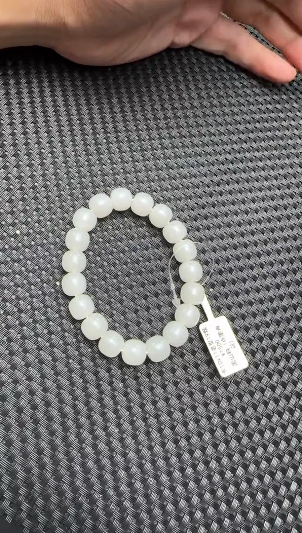 未镶嵌手串和田玉是***?黑山手串卡10x11