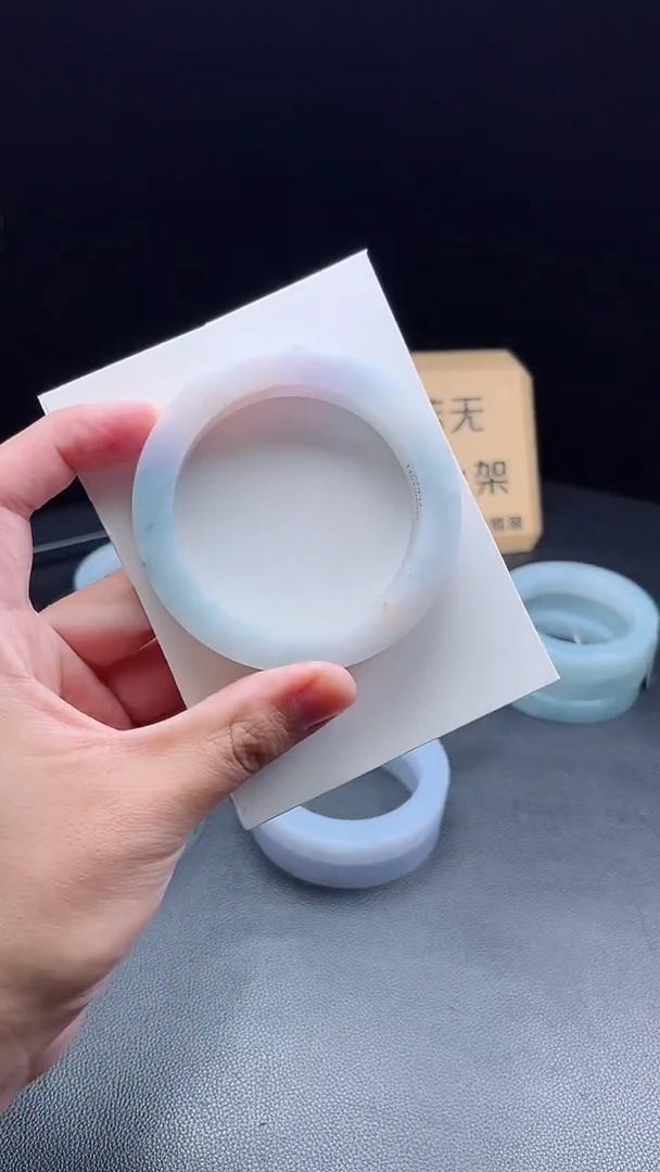 未镶嵌手镯定制翡翠阿**?定制