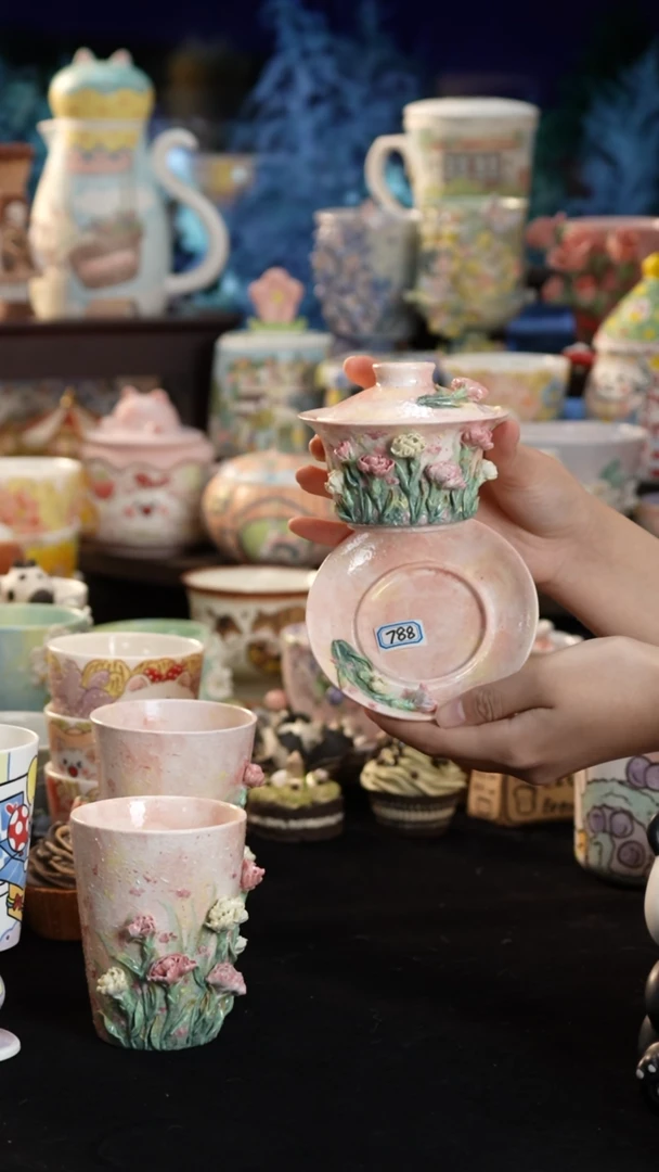 摆件陶景德镇釉下彩手绘设计师款陶瓷