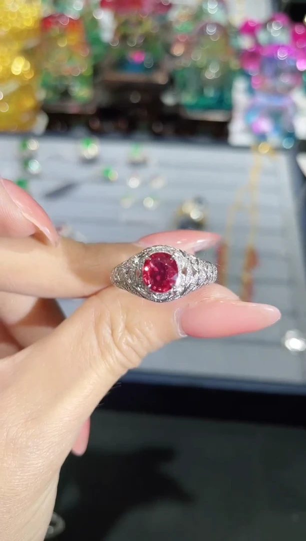 18K金镶嵌戒指红宝石戒指