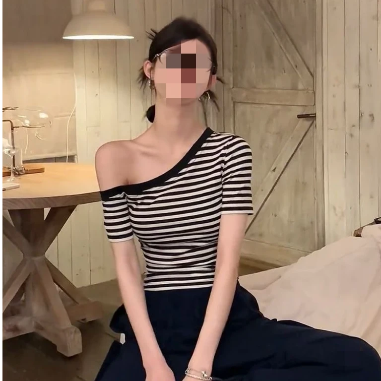 休闲蓝白条纹斜肩上衣日常露肩气质显瘦设计感时尚辣妹不规则