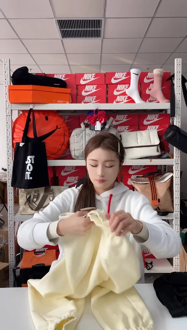 编码  151尺码 s 胸围衣长  正品直播间过款