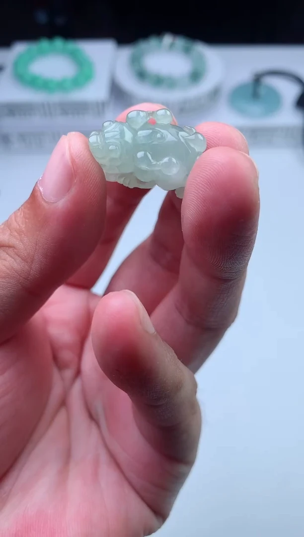 颈饰未镶嵌翡翠珠子