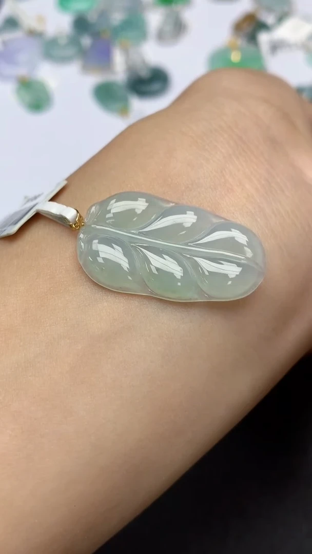 翡翠18K金镶嵌颈饰天然缅甸a货翡翠百元以上9元证书费自理